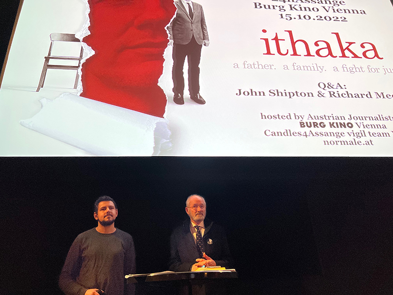 Richard Medhurst und John Shipton beim Ithaka-Screening im Burgkino